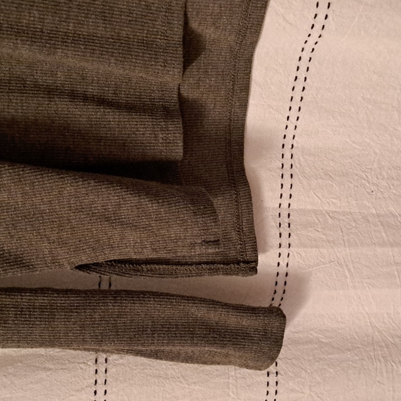 So x-small low back cut out back long sleeve green top - Picture 2 of 4